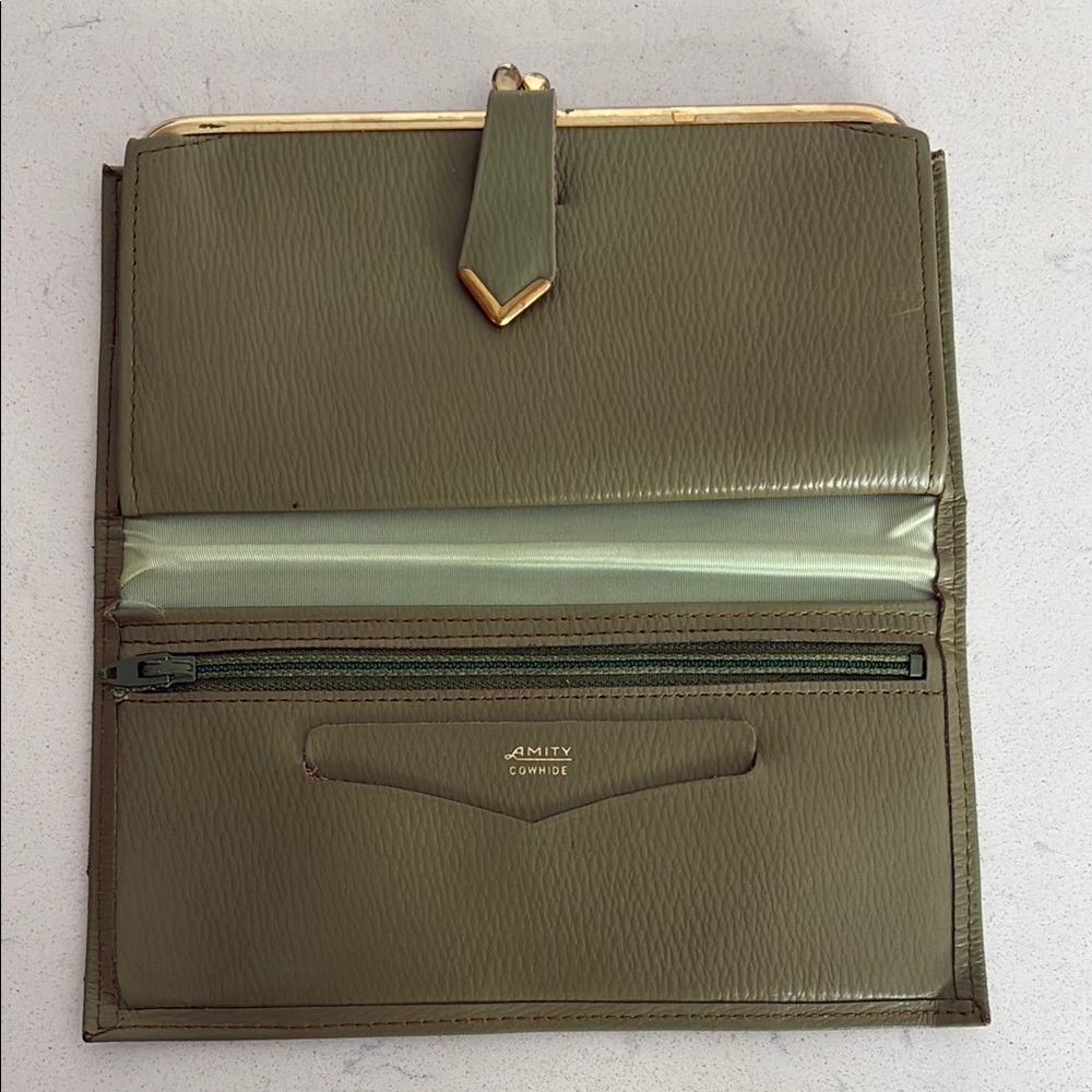 Amity Vintage Green Cowhide Leather Wallet Sleek Minimalist Design